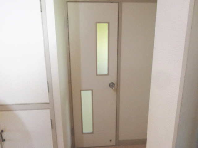 リノベーション前の洗面室内のLDLKへの扉