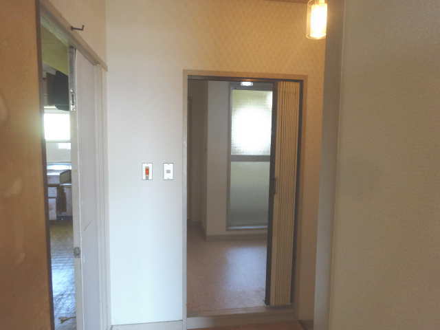 リノベーション前の洗面室前・扉（開）