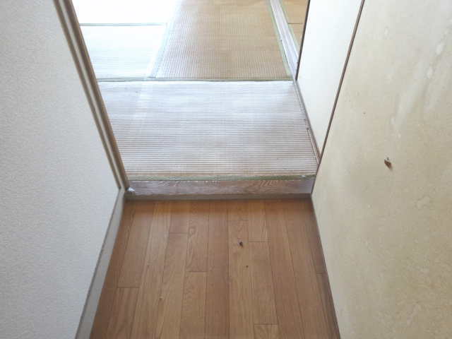 リノベーション前の洋室6帖前・床