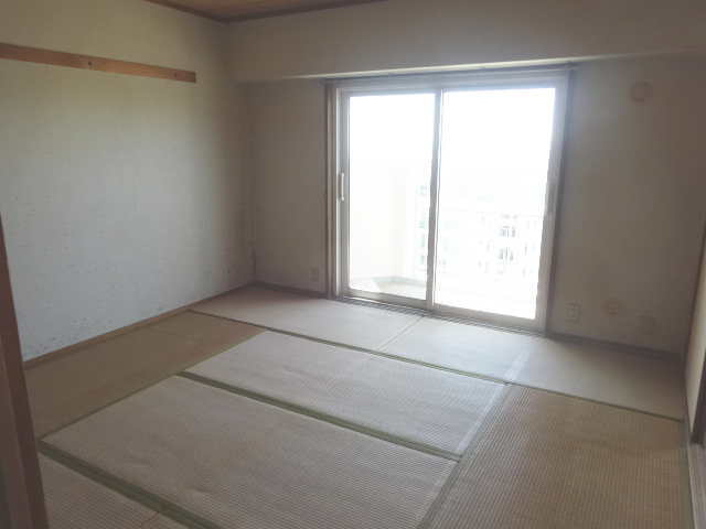 リノベーション前の8帖和室