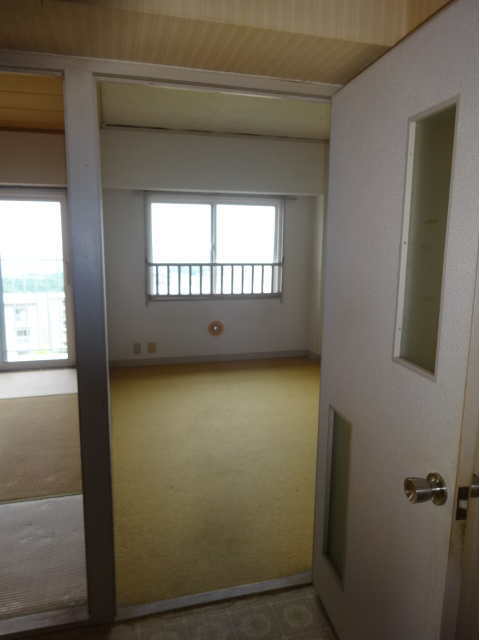 リノベーション前の6帖洋室入り口