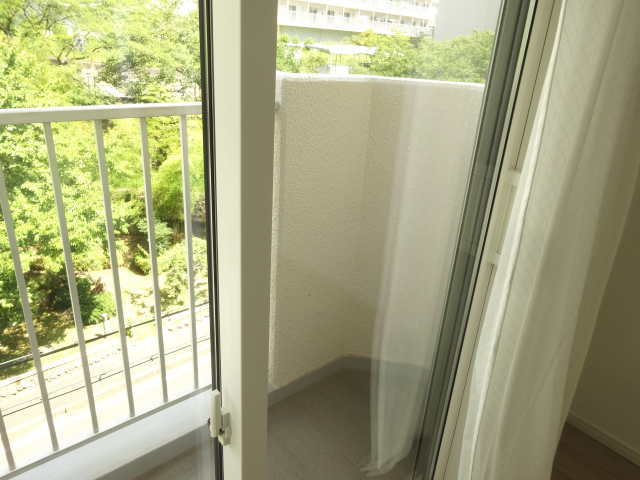 洋室4.5帖・バルコニー方向