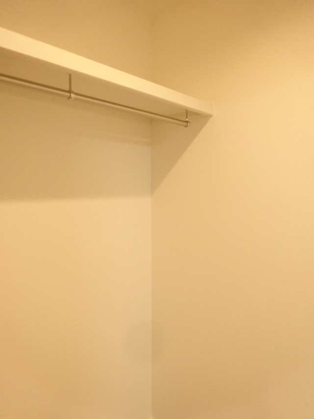 ウォークインクローゼット内部