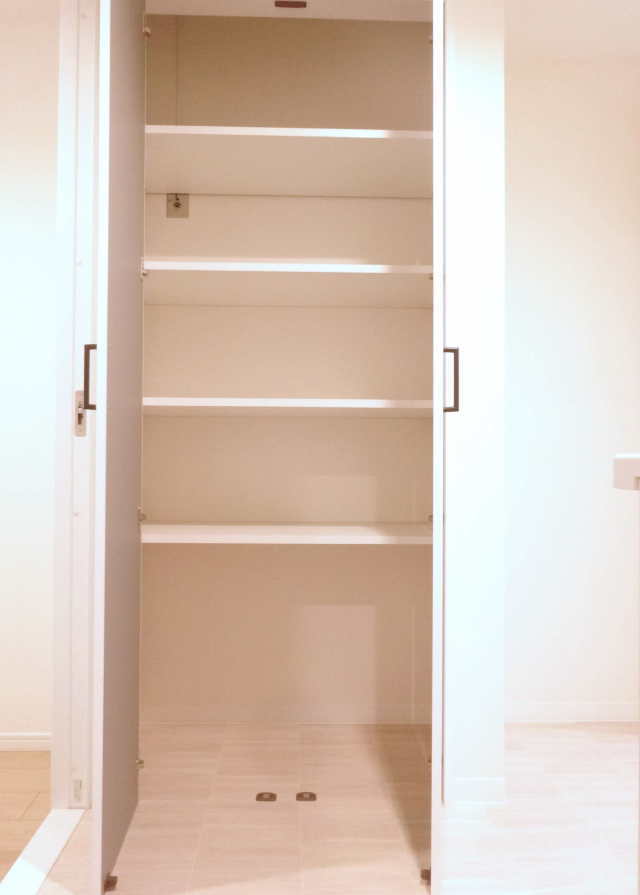 洗面室（収納扉：開）