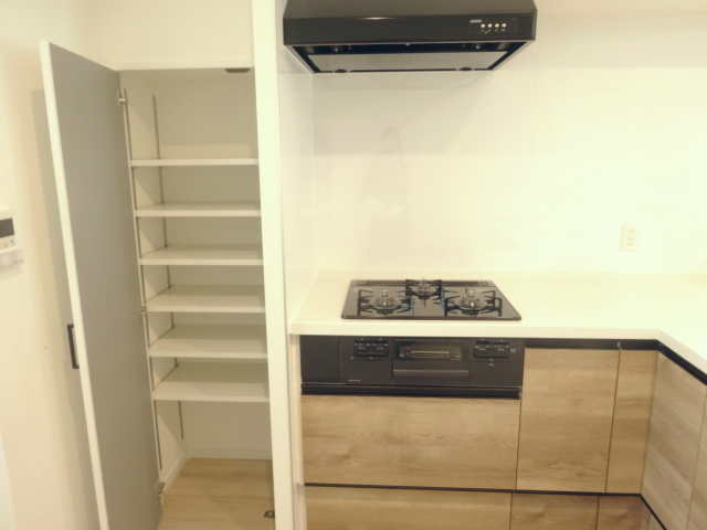 キッチン・パントリー（扉・開）