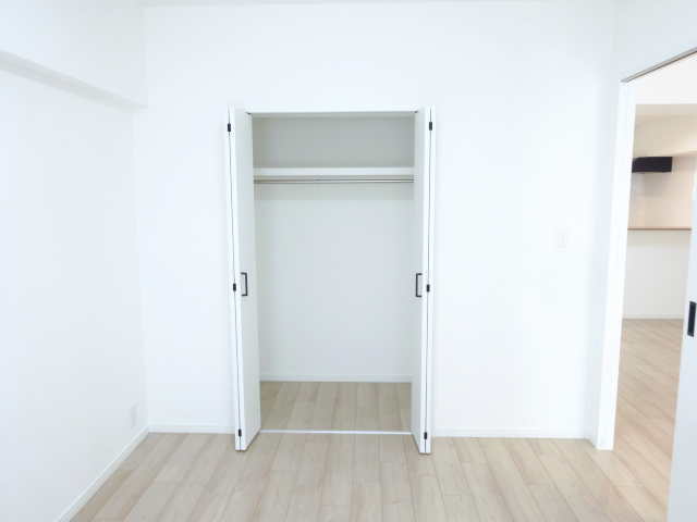 洋室6帖・クローゼット（扉・開）